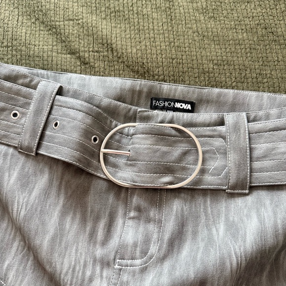Fashion Nova Light Gray Mini Skirt with Belt - Picture 3 of 3